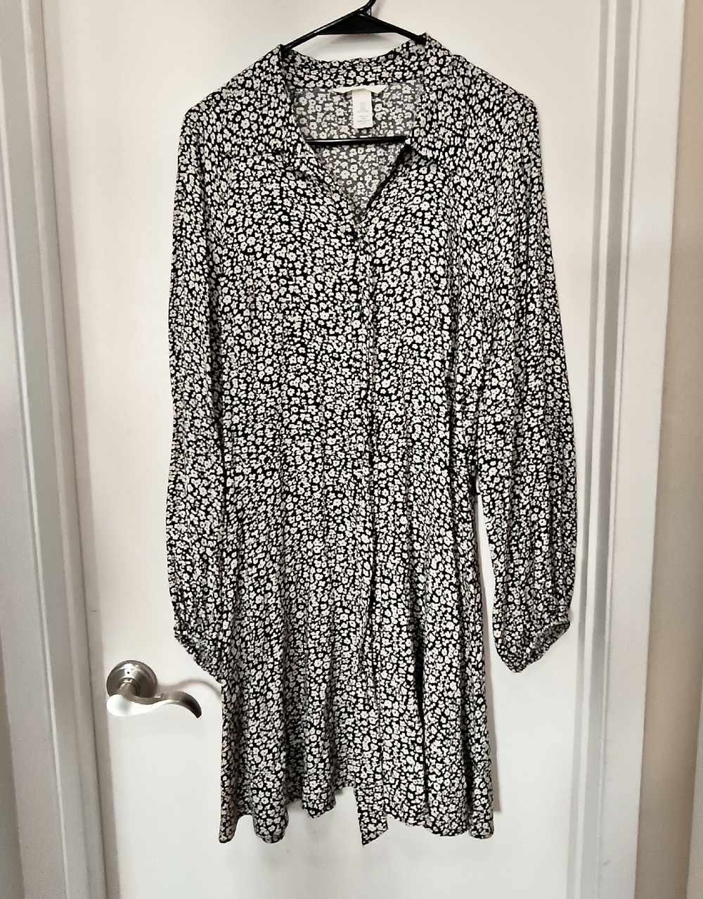 H&M Black Floral Button-Front Long Sleeve Dress